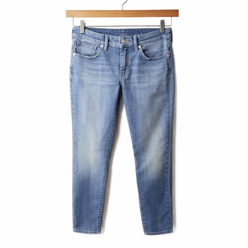 Lucky Brand. Size 4/27. Great Condition. Women's Blue Ankle Jeans
